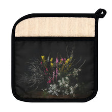 Load image into Gallery viewer, Winter Wildflowers Pot Holder
